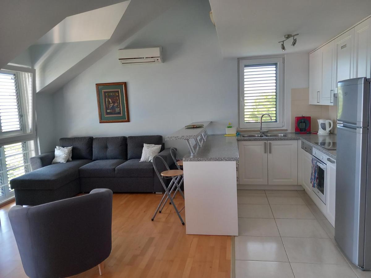 25 King'S Landing In Supetar Apartamento Exterior foto